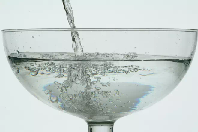 verre d'eau minérale