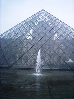 La pyramide du Louvre