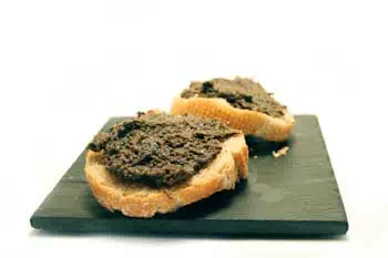 toast à la tapenade